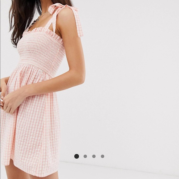 Stradivarius tie strap dress in pink gingham - Picture 2 of 10